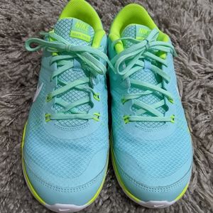 Nike women's training Flex TR 5- size 9